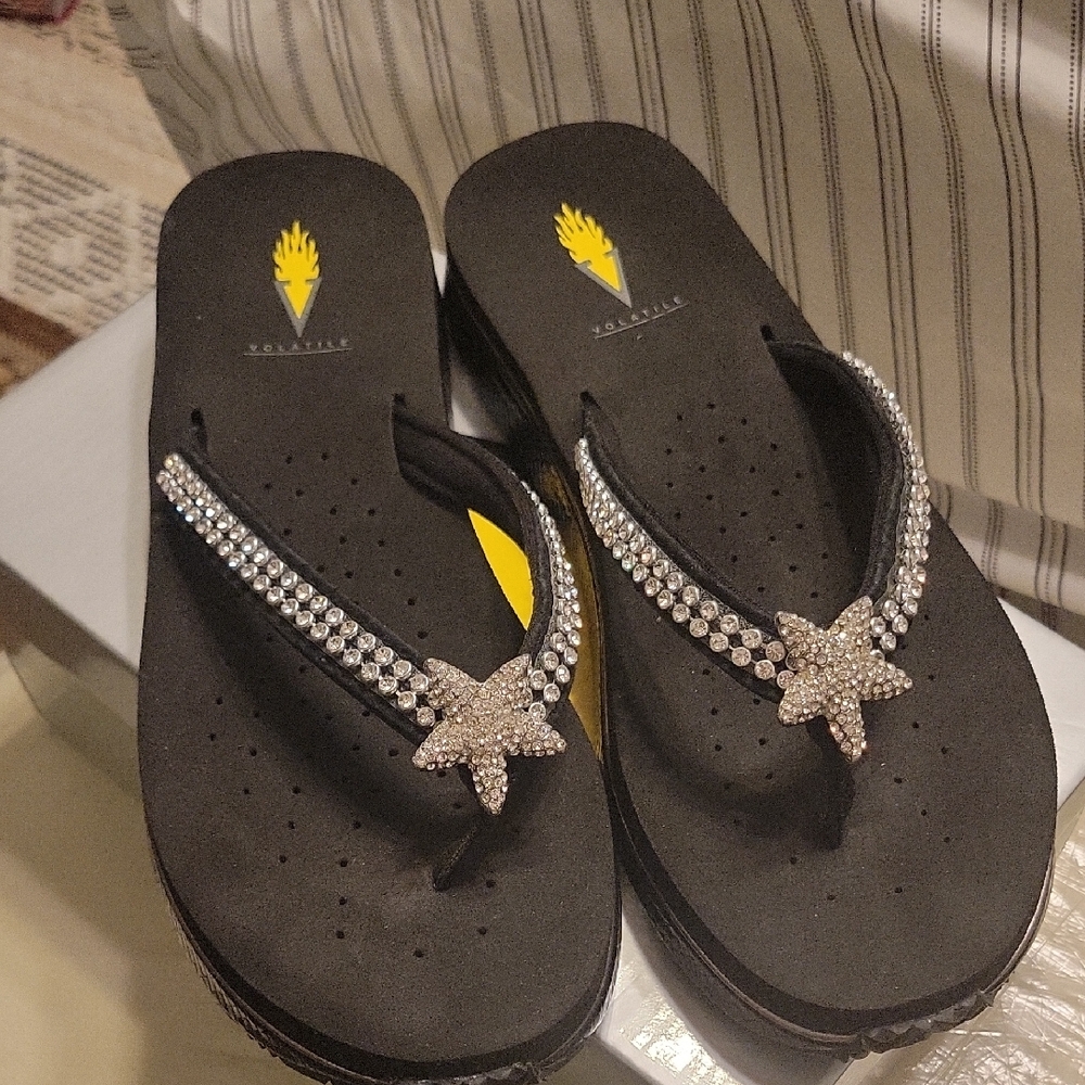 NIB: Volatile Black Rhinestone Starfish Sandals